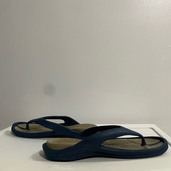 Crocs Flip Flop Sandals Women's 11 Men’s 9 Blue Tan Slip On - Picture 2 of 7